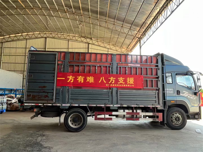 安仁鑫亮糧油發(fā)展有限公司迅速響應(yīng)，積極行動(dòng)起來(lái)，為資興災(zāi)區(qū)送去了溫暖與希望